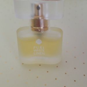 Estee Lauder Makeup - 4 for 25$ NIB Estee Lauder Pure white linen 4ml Estee Lauder Makeup - 4 for 25$ NIB Estee Lauder Pure white linen 4ml